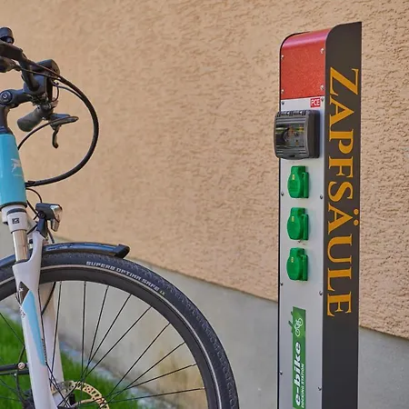 酒店 布拉瑞加斯多夫三冠酒店