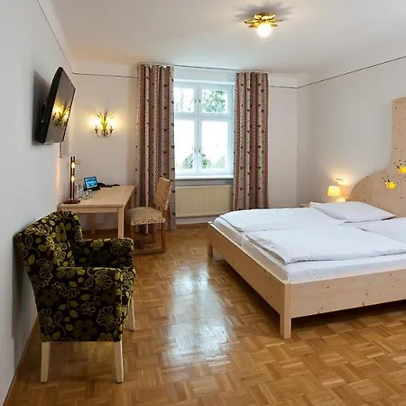 布拉瑞加斯多夫三冠酒店 梅莫斯道夫