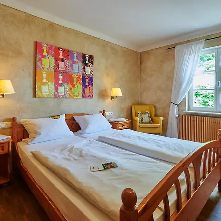 布拉瑞加斯多夫三冠酒店 酒店 3*