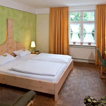 酒店 布拉瑞加斯多夫三冠酒店 3*