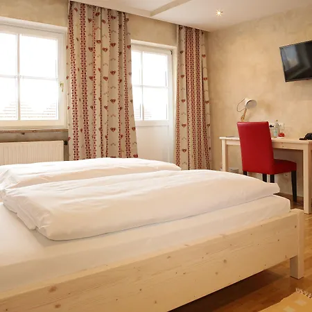 布拉瑞加斯多夫三冠酒店 3* 梅莫斯道夫