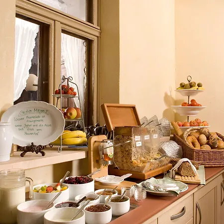 布拉瑞加斯多夫三冠酒店 酒店 3*