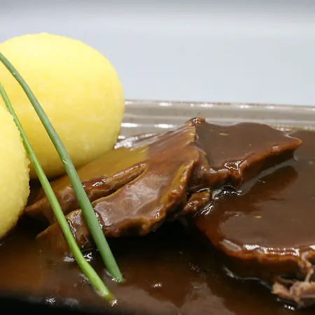 酒店 布拉瑞加斯多夫三冠酒店